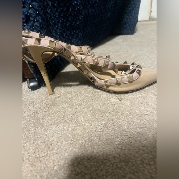 Valentino Garavani Rockstud Slingback Heels - Picture 11 of 16
